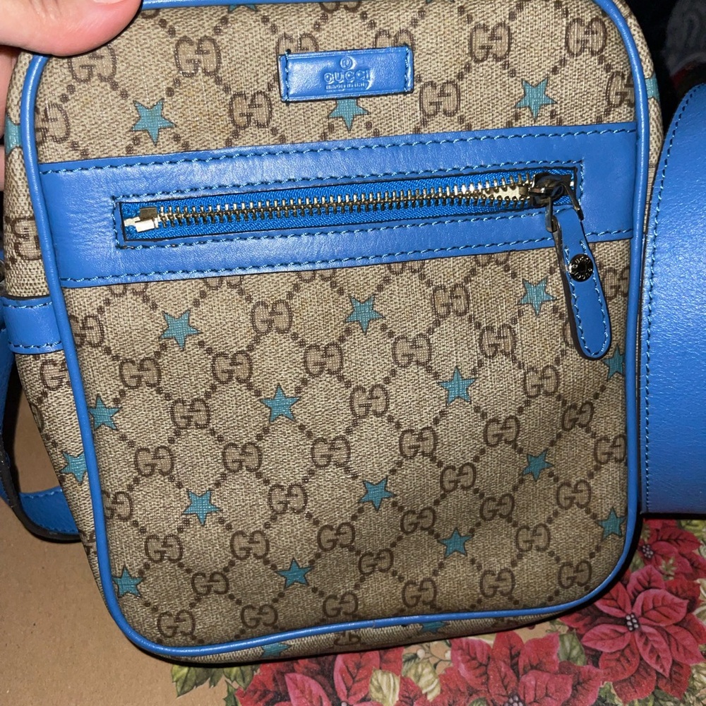 Beige and turquoise blue Gucci crossbody.